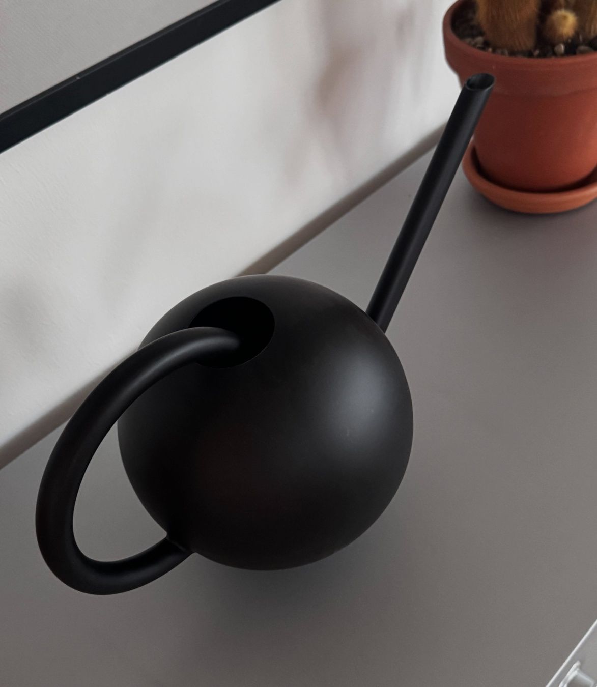 Bewässern & Giessen: Ferm Living - Orb watering can Black – Gebraucht aus Zürich von ser_lg25 7