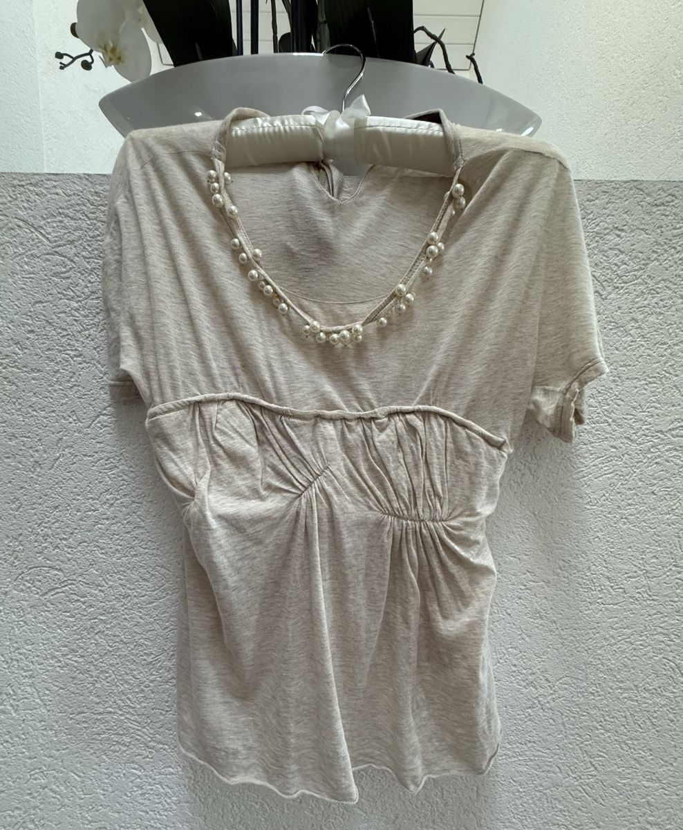 Louis Vuitton T-shirt: Louis Vuitton kurzarm Top/Shirt mit Perlenkette – Nuovo (secondo la descrizione) da Buchs ZH venduto da KittyInStyle