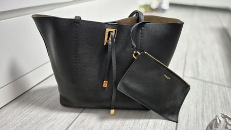 Michael Kors MIRANDA shopper grande in pelle color nero.