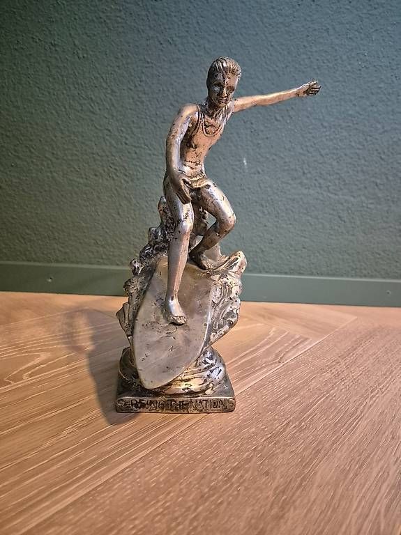 Skulpturen & Statuen: Surfer Statue aus Metall – Gebraucht aus Frauenfeld von Angie25 1
