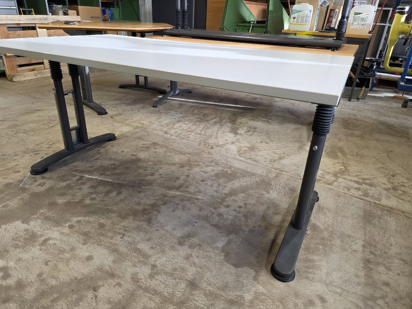 Scrivanie: Bürotisch Grau – Usato da Matzingen venduto da mhind