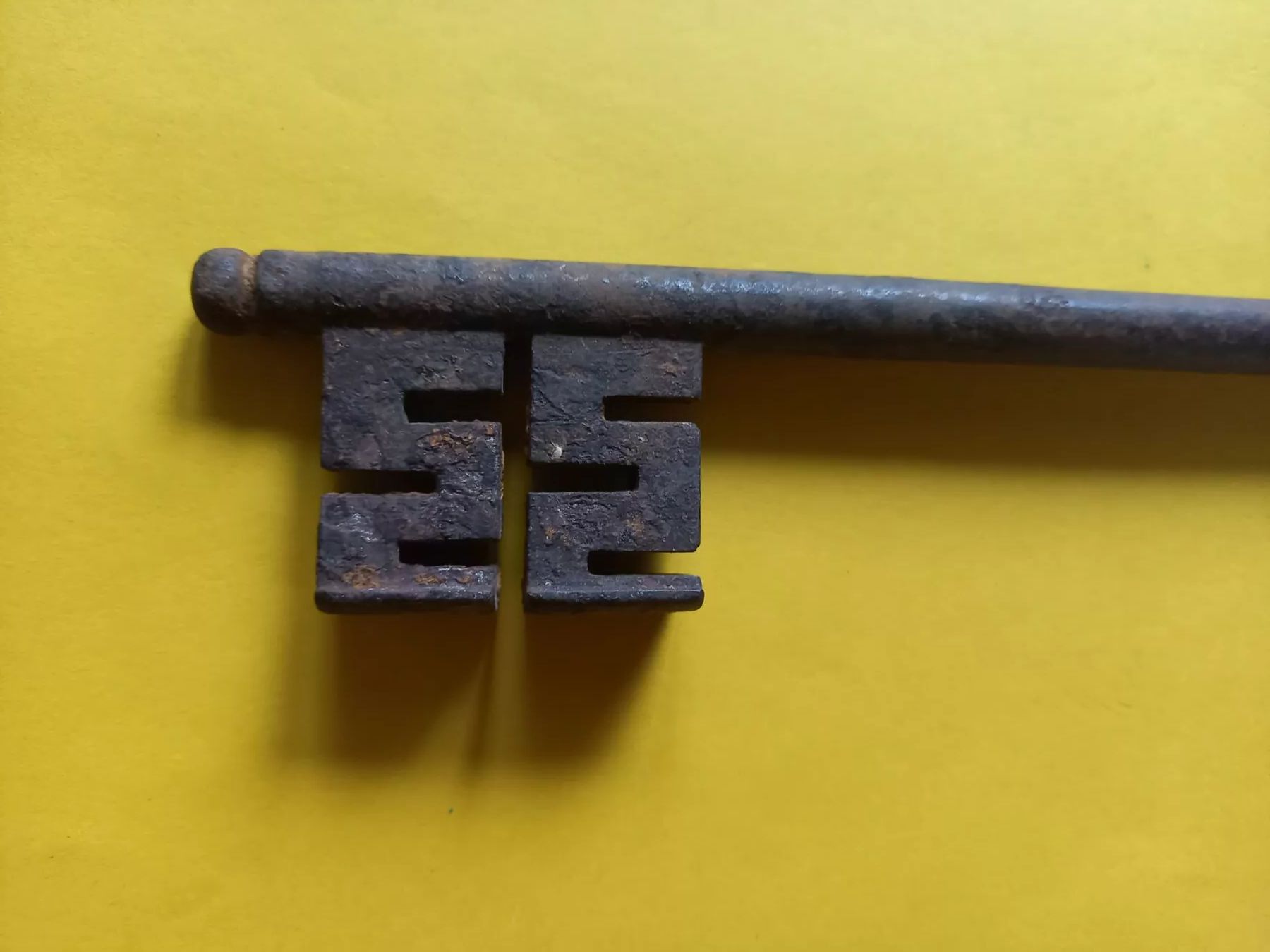 Chiavi: Clef ancienne en fer forgé – Usato da Rossens FR venduto da Souris1 2