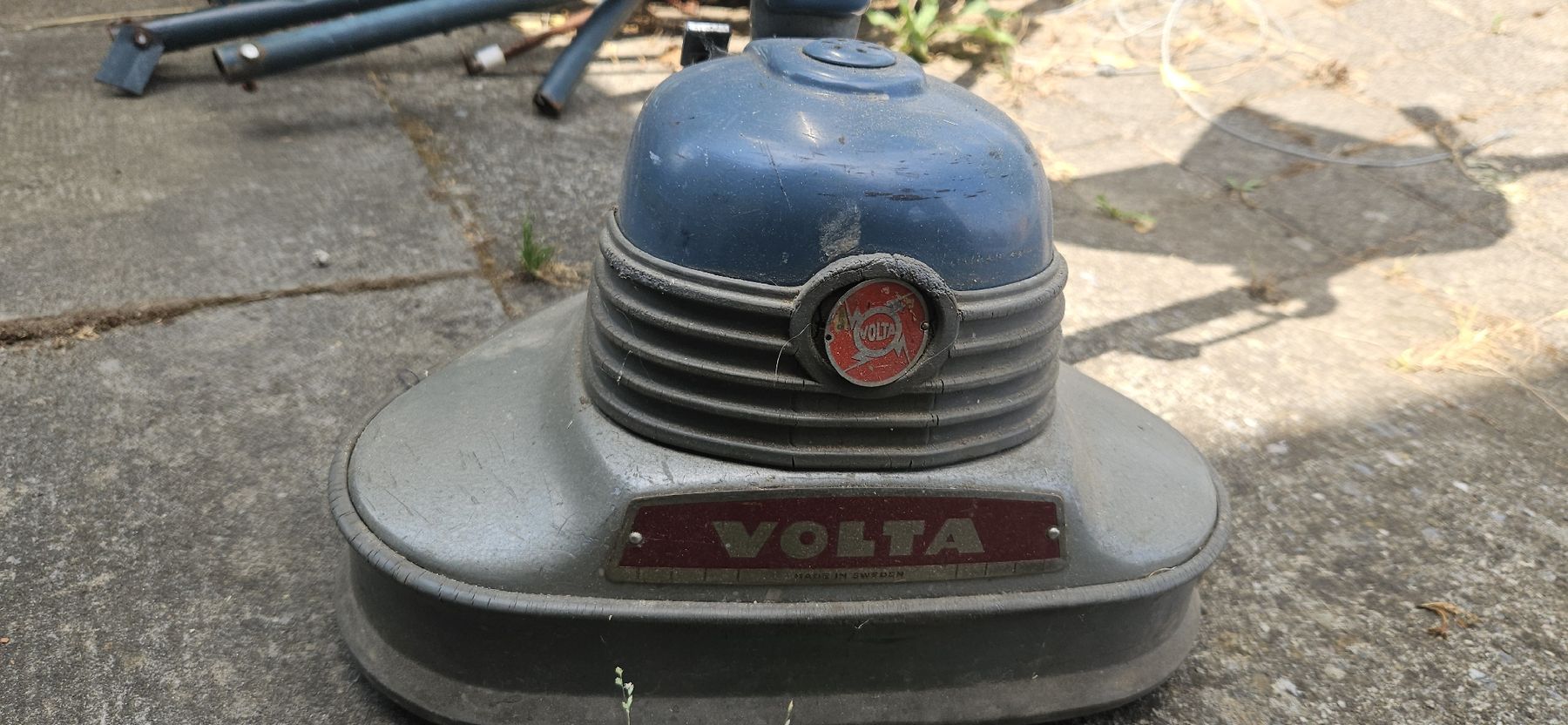 Tutte le macchine: Fast schon antike Poliermaschine von VOLTA – Usato da Wattenwil venduto da eveviola 1