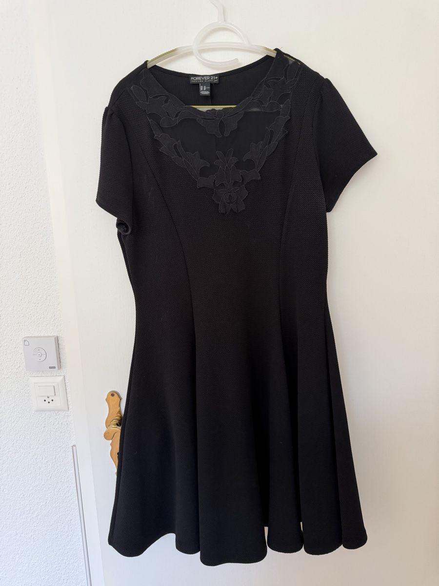 Vestiti: Kleid Grösse XL – Nuovo (secondo la descrizione) da Schübelbach venduto da Sambodscha