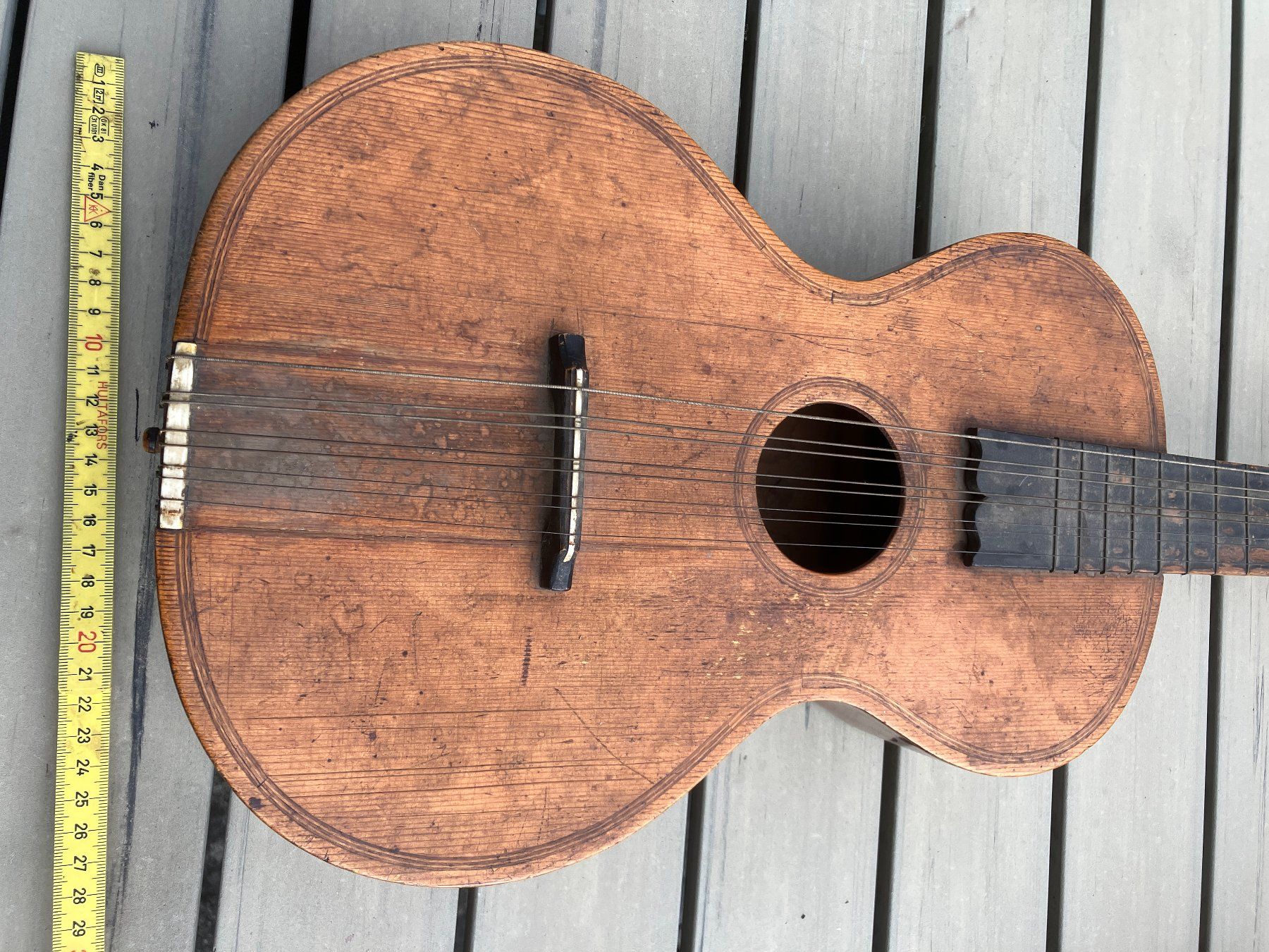 Instruments de musique: Kleine alte Gitarre – Défectueux à Luzern par laconi 6