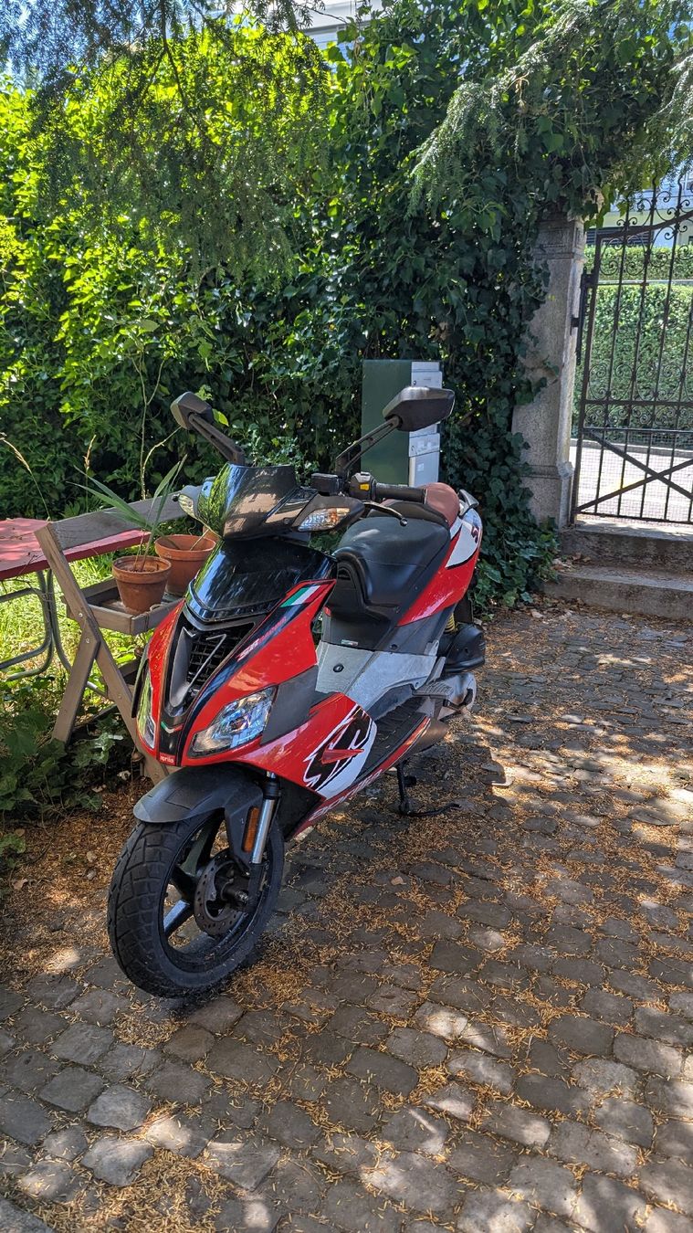 Aprilia Scooters: Aprilia SR 50 R – D'occasion à Kilchberg ZH par magictobi