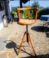 alter Kinder-Hochstuhl /Coiffeur)