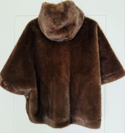 Giovanni Pelzimitat Jacke mit Kapuze Gr. S/M Braun
