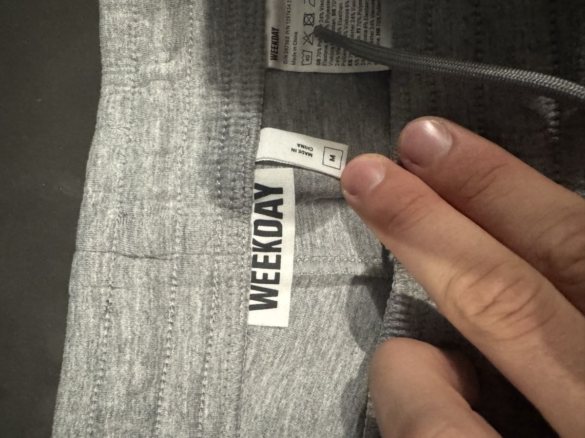 Weekday Pantalons: Jogginghose grau Grösse M Weekday – D'occasion à Fehraltorf par oli_67 1