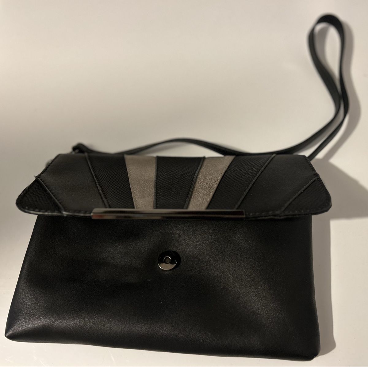 Borse da donna: Sac noir élégant et pratique – Usato da St-Prex venduto da mar_f6t6 1