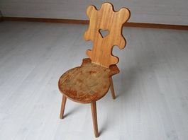 Holzstuhl klein Dekoration