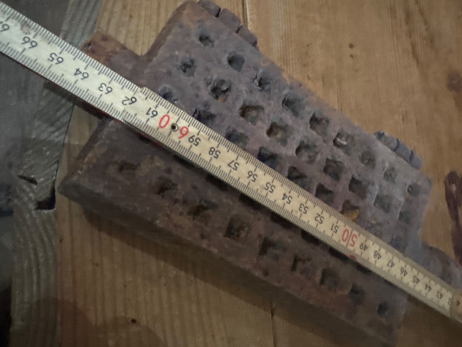 Teglie da forno: Gaufrier ancien en fonte – Usato da Lajoux JU venduto da Briard0 5