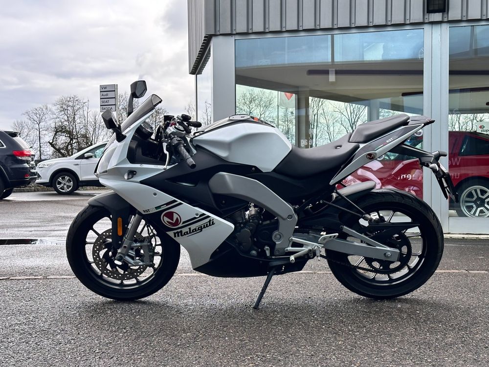 Malaguti RST 125 Weiss - 11KW - Motorrad | Kaufen auf Ricardo