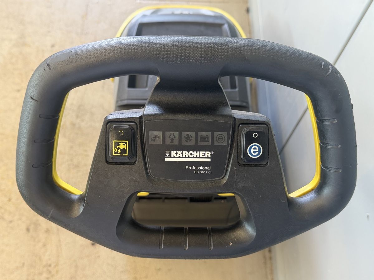 Kärcher Tutte le macchine: KARCHER® Professional BD 38/12 C – Usato da Zullwil venduto da Autocentersalii 3
