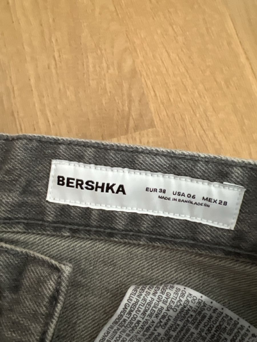 Bershka Jeans: Bershka Jeans 38 neu – Usato da Spiez venduto da Vemai 2