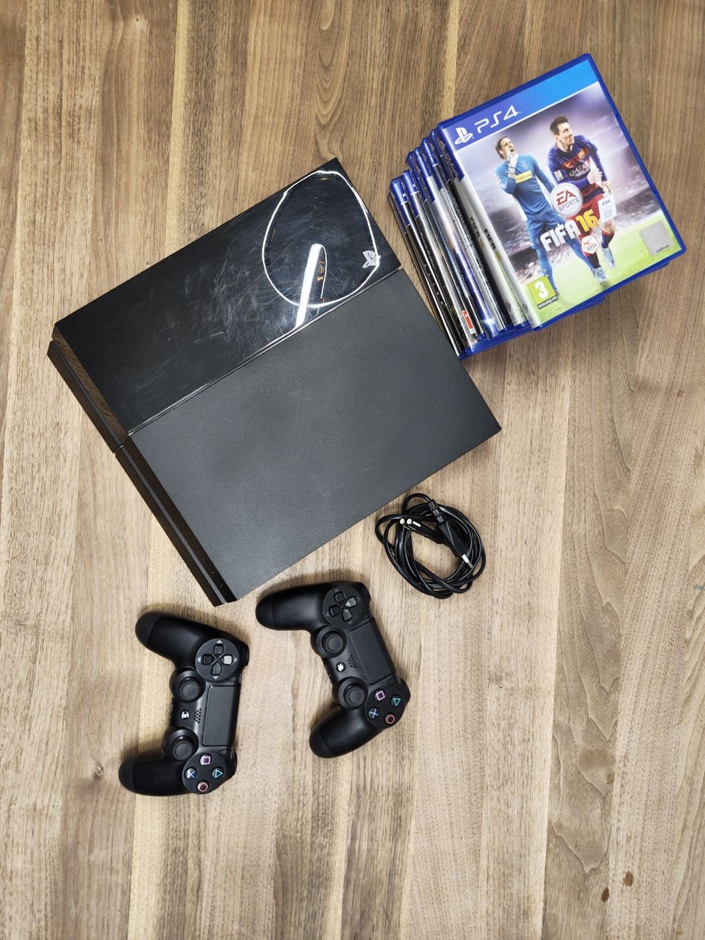 Sony Console: Playstation 4 inkl. 2 Controller & Games – Usato da Hüniken venduto da Satoshi.Nakamoto 1