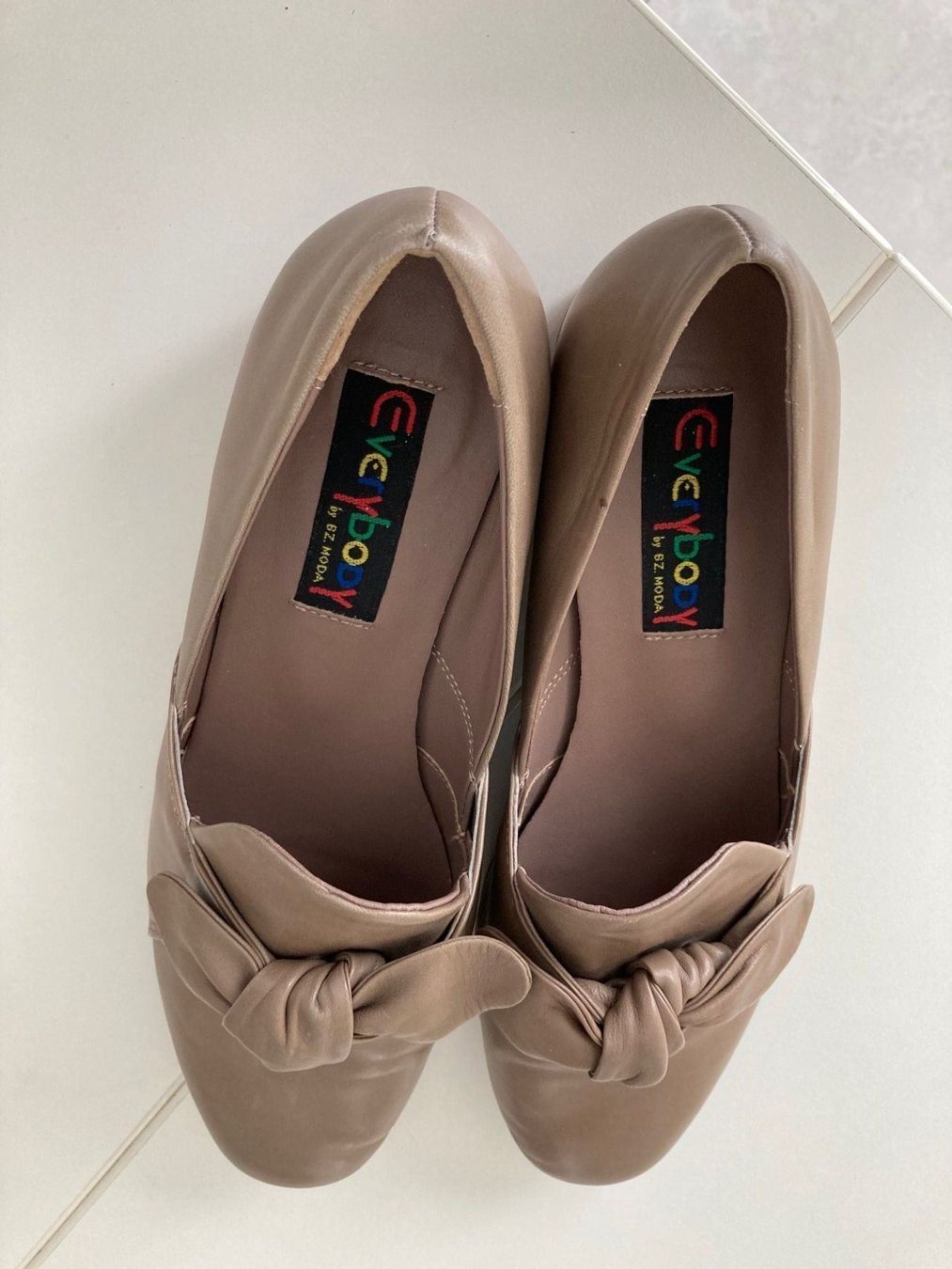 Scarpe da donna: Schuh, Halbschuh, beige, Gr. 39 , Leder, Everybody – Usato da Glattpark (Opfikon) venduto da Pangie 1