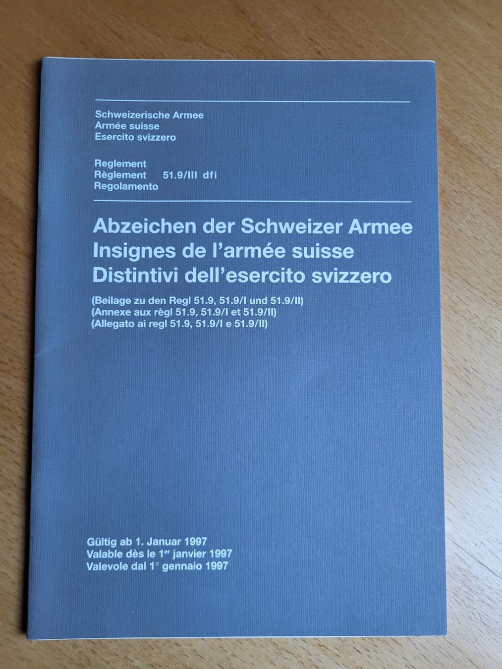Bücher: Reglement "Abzeichen der Schweizer Armee" neu – Gebraucht aus Massongex von Jalon71