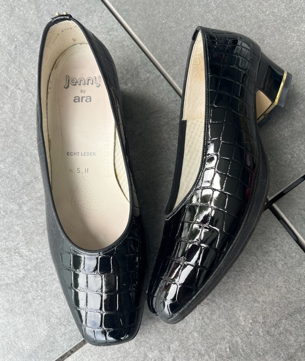 Scarpe da donna: Lack Pumps schwarz Gr. 38 nagelneu – Nuovo e nell'imballaggio originale da Hünenberg See venduto da spartakus02 2
