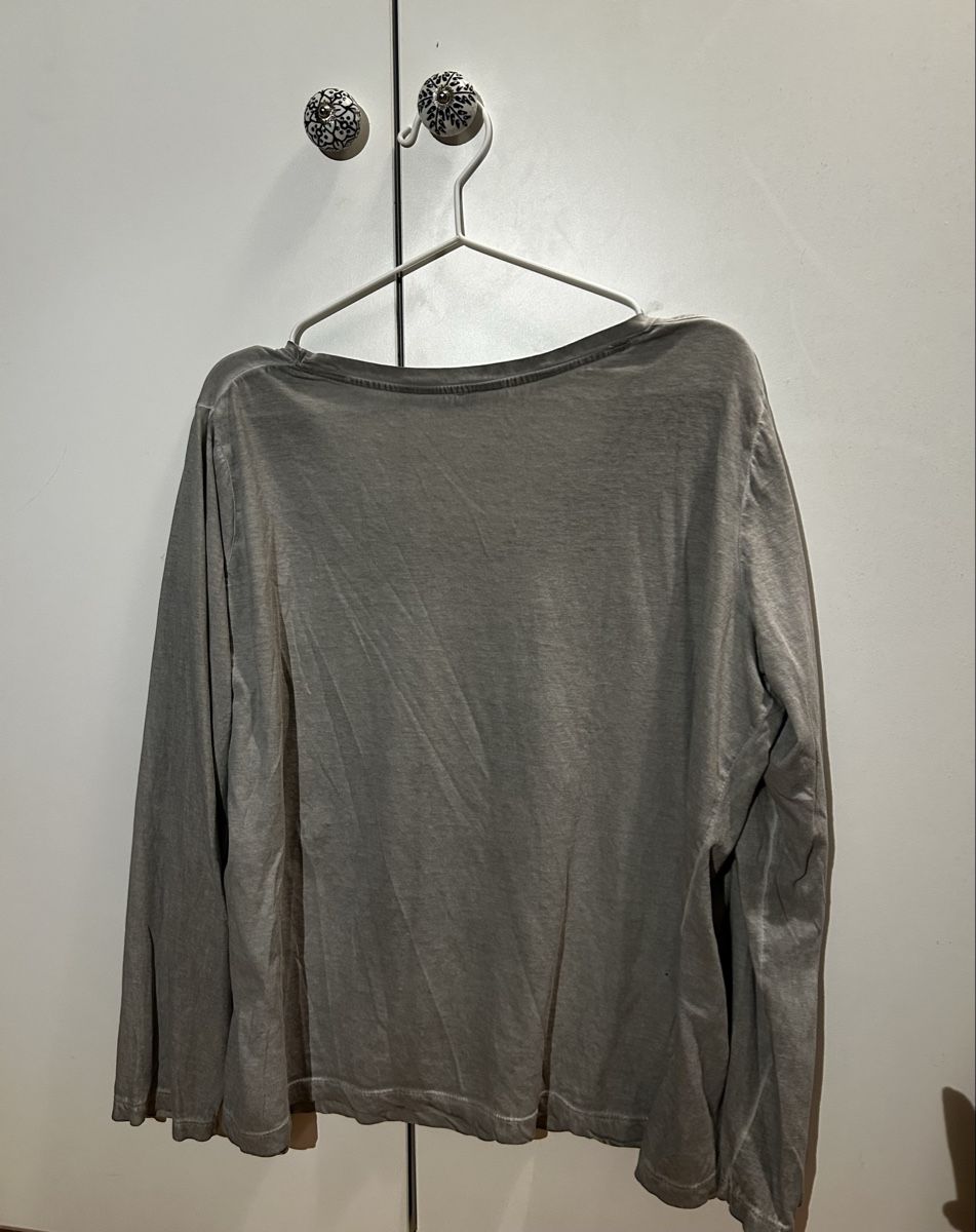 T-shirt: Graues Langarmshirt mit Stern – Usato da Uster venduto da alin13e 1