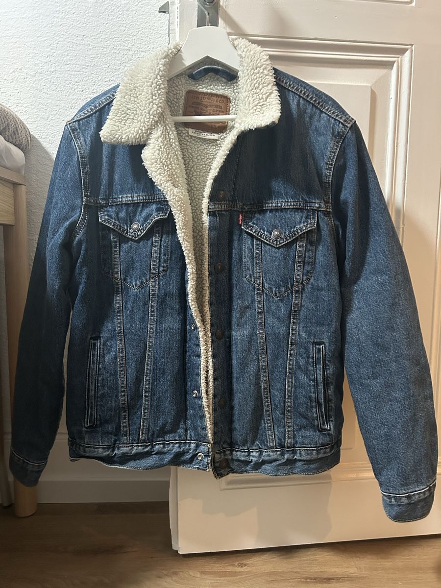Levi's Jacken: Levis Jeansjacke mit Fell – Gebraucht aus Wald ZH von kar_6blt