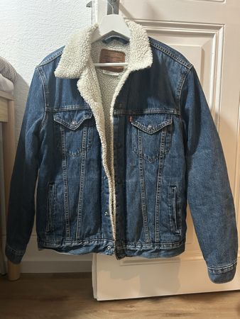 Levis Jeansjacke mit Fell