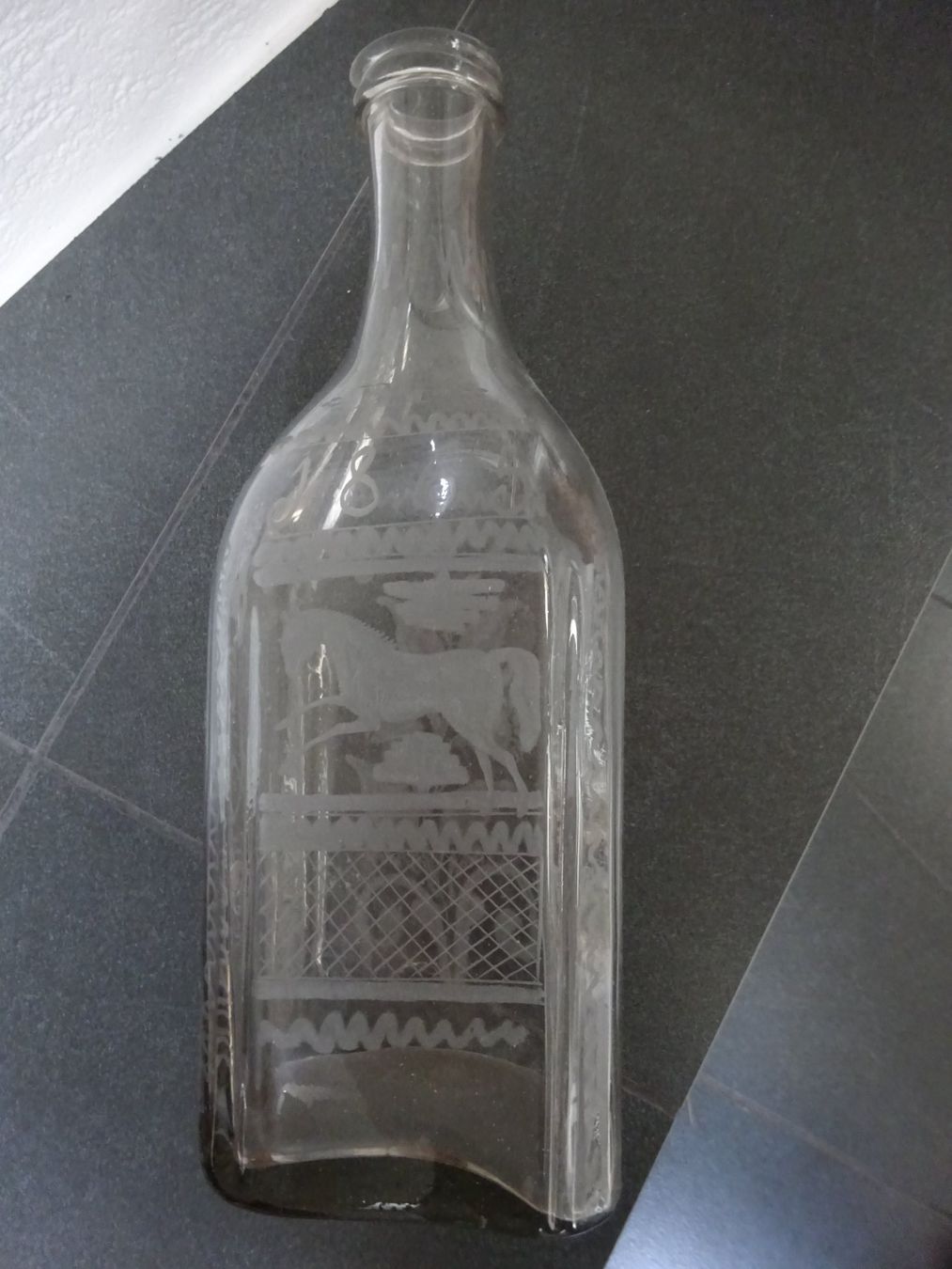 Glasi Hergiswil Bottiglie: Original Berner Taufflasche mit Pferd / dat. 1865 – Usato da Esslingen venduto da eintagammeer 3