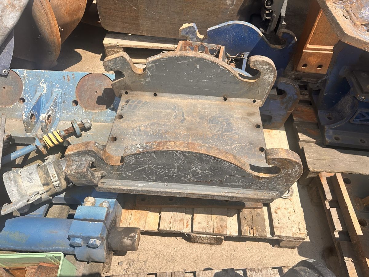 Escavatori: Bagger schnellwechsler , anbauplatte – Usato da lyssach venduto da brax2019 6