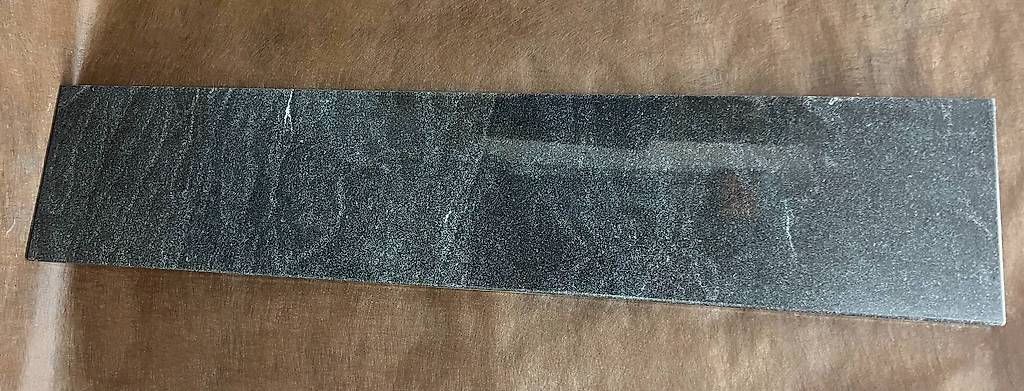 Rivestimenti per pavimenti: Tablette en granit Fantastic Black polis – Usato da Cugy VD venduto da chr_n2rp 3