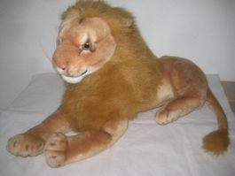 PLÜSCH    LÖWE