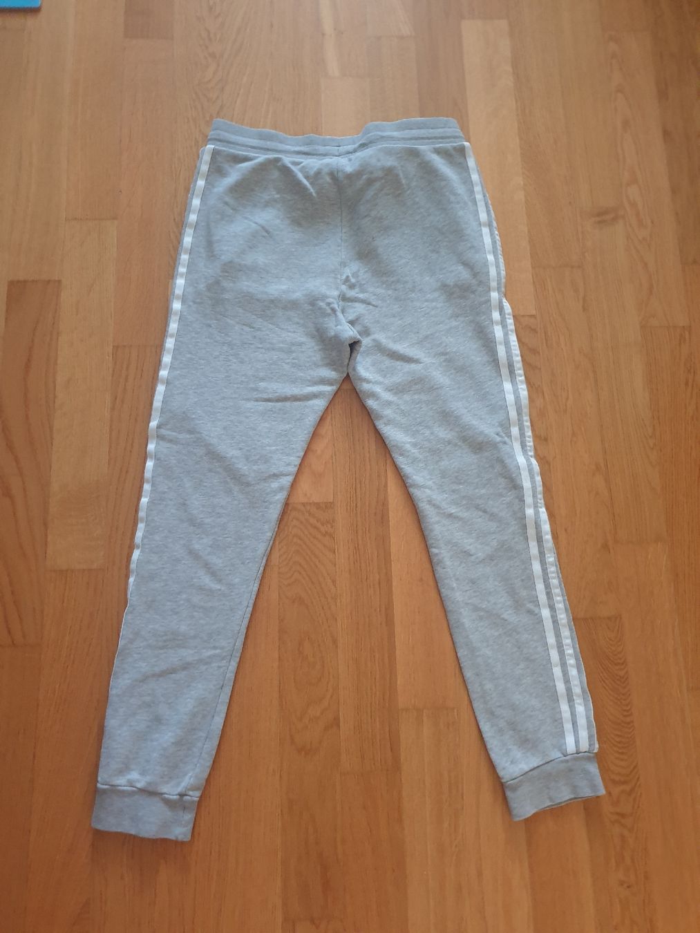 Adidas Pantalons: Pantalon adidas – D'occasion à Fribourg par mal_8zjh 1