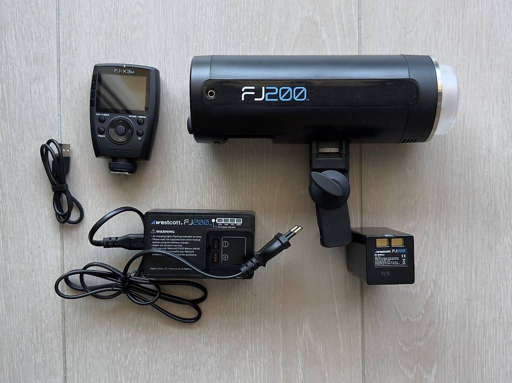 Flash: Westcott FJ200 Strobe mit FJ-X3m Universal Wireless Trigger – Usato da Giubiasco venduto da SandroWeb