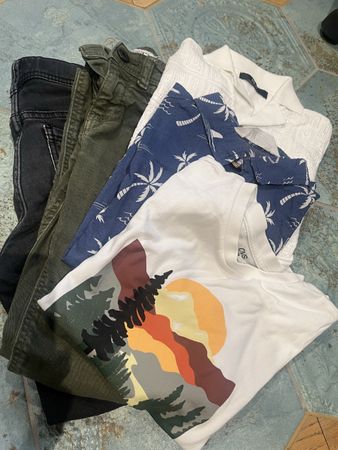 Kleiderset Jungen Hosen und Oberteile, 122/128