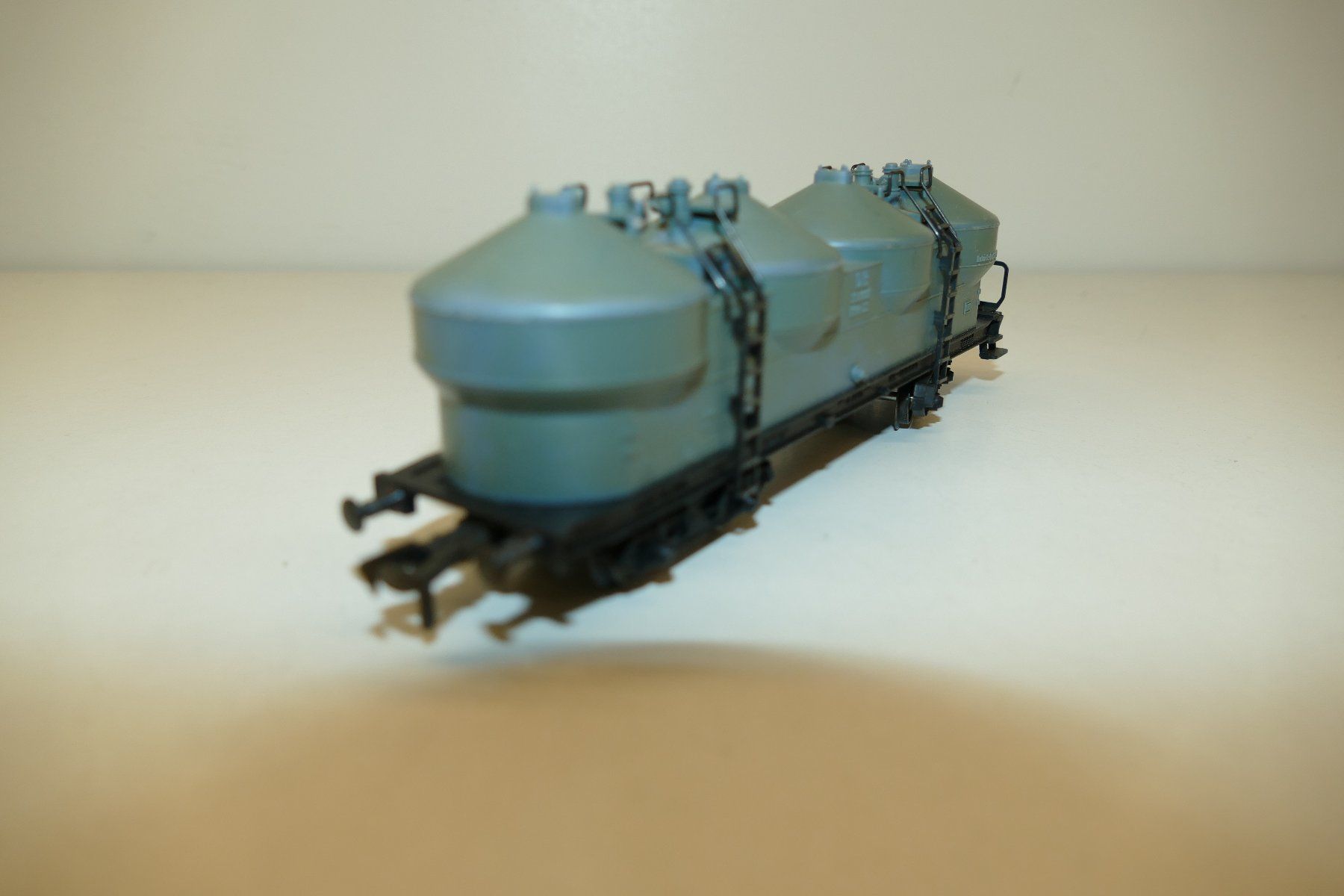 Fleischmann Modellini di ferrovie: Fleischmann H0: DB Staub-Zement-Silowagen – Usato da Niederhasli venduto da rail-duerst 1