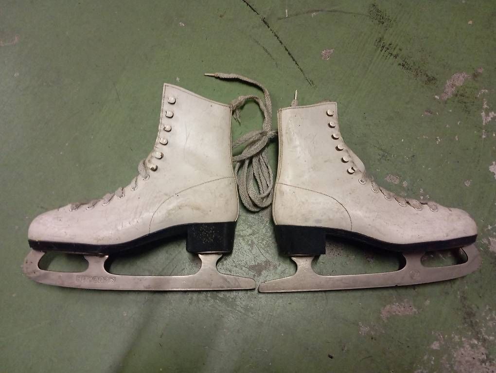 Hudora Schlittschuhe: HUDORA Schlittschuhe gr 34 – Gebraucht aus Basel von Petergunn
