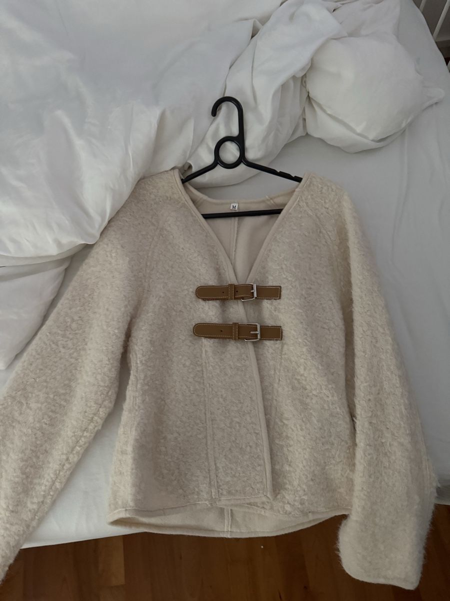 Vestes: Strickjacke mit Schnallen, Gr. M – Neuf (Voir description) à Dietlikon par lizz.yy 1