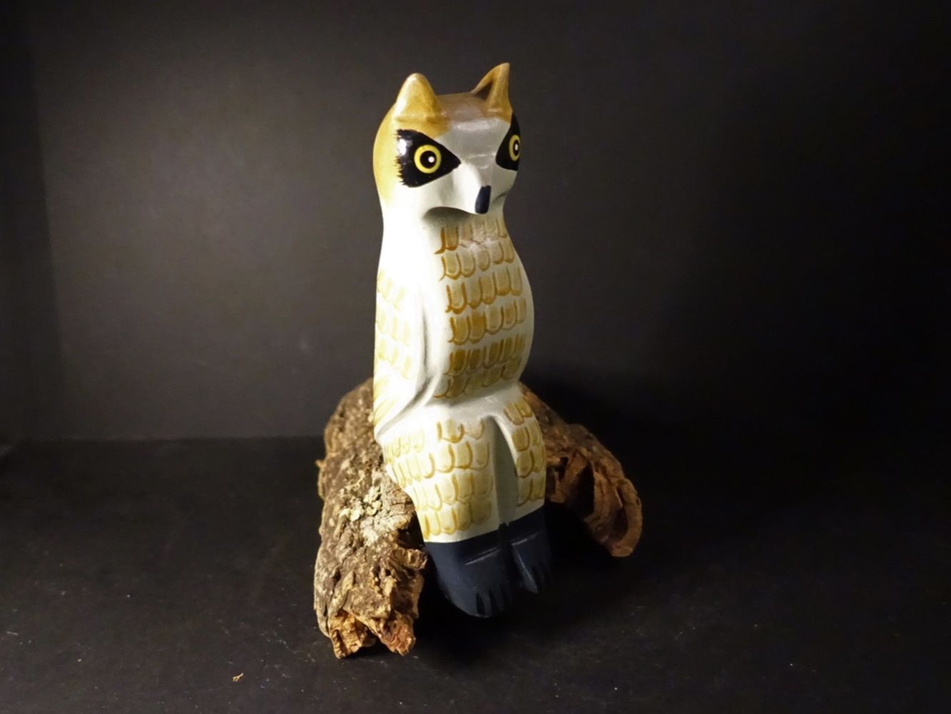 Statuette: Spezielle, sitzende Eule aus Holz – Usato da Russikon venduto da Eulenfeder