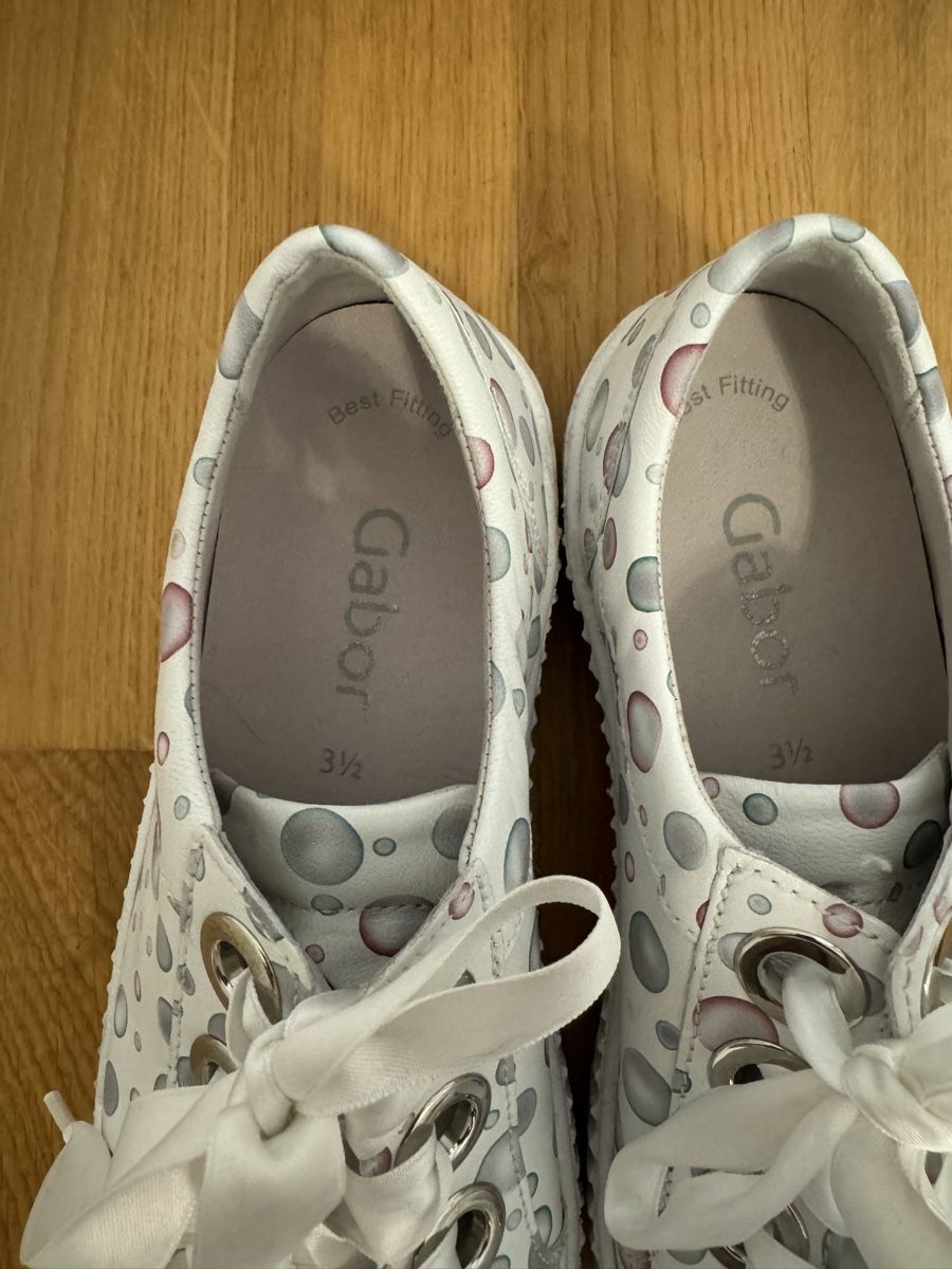Gabor Chaussures femmes: Gabor Sneaker weiss Punkte Leder Gr. 3 1/2 – D'occasion à Beringen par ste_bh8w 1