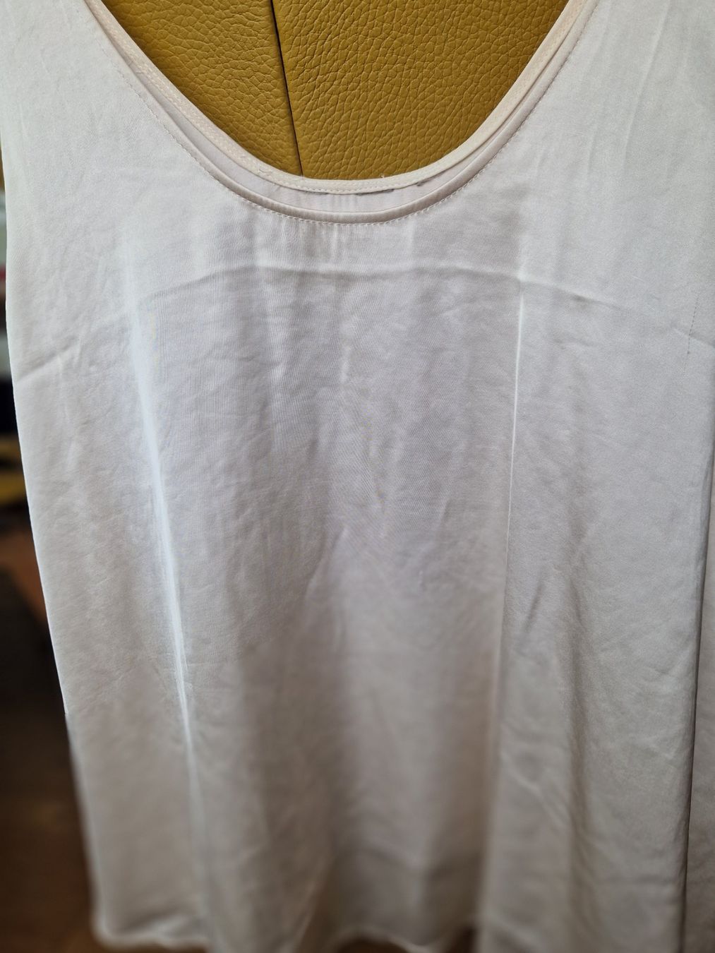 H&M Top: H&M Satin Top in Cremeweiss, Grösse M – Usato da Erlinsbach SO venduto da ULIKH 3