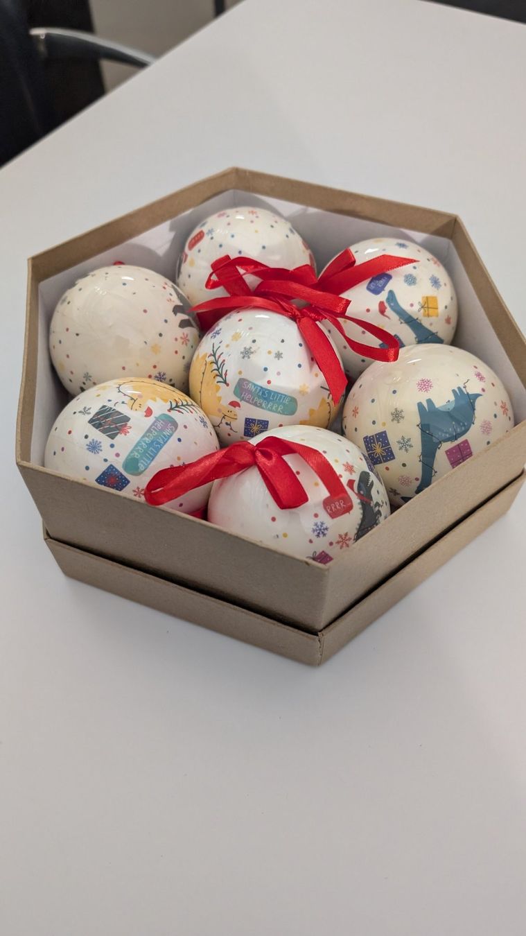 Tutte le decorazioni: Dinosaurier Weihnachtskugeln Set à 7 Stück – Usato da Baar venduto da Arthur_Fooksayk