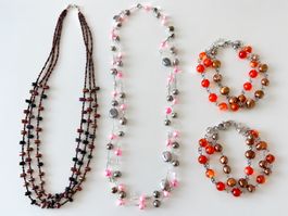 Lot de bijoux élégants – 2 colliers et 2 bracelets - Neuf