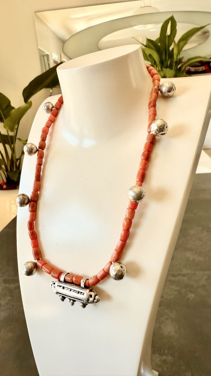 Catenine: Collier Berber corail naturel ancien Rare – Usato da Nyon venduto da stylevintage79 1