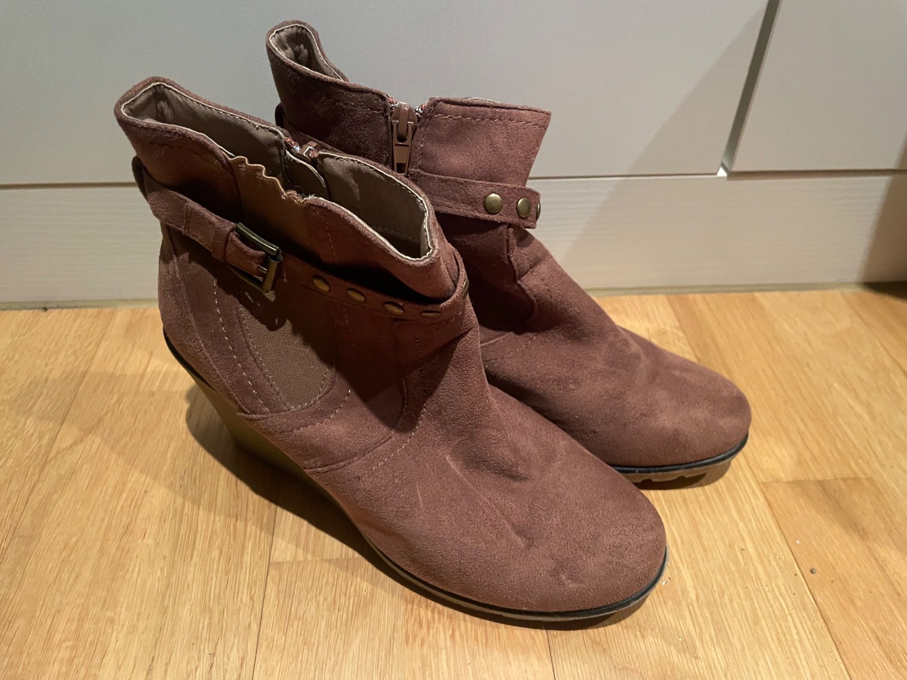Scarpe da donna: Trendige Wildleder Stiefeletten, Gr. 39 – Usato da Emmen venduto da Manu4414