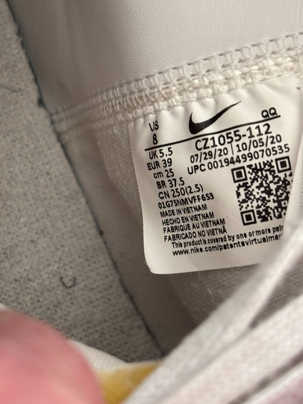 Nike Chaussures femmes: Nike Blazer Mid '77 Summit Weiss Silber, Gr. 39 – D'occasion à Birmenstorf AG par tritonius 5