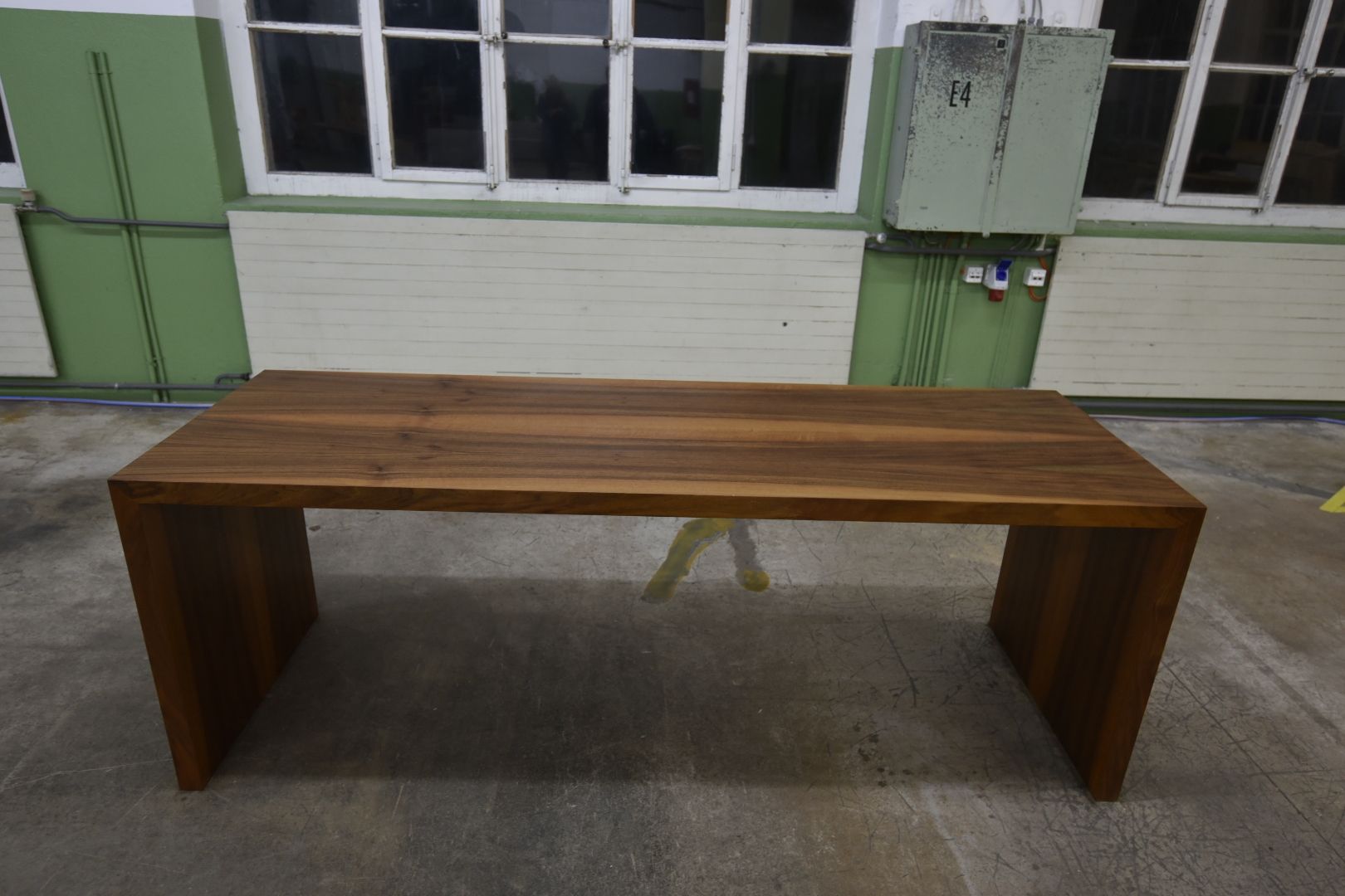 Tische: Designer Esstisch aus Nussbaum – Gebraucht aus Lichtensteig von Usedinstorecom 7