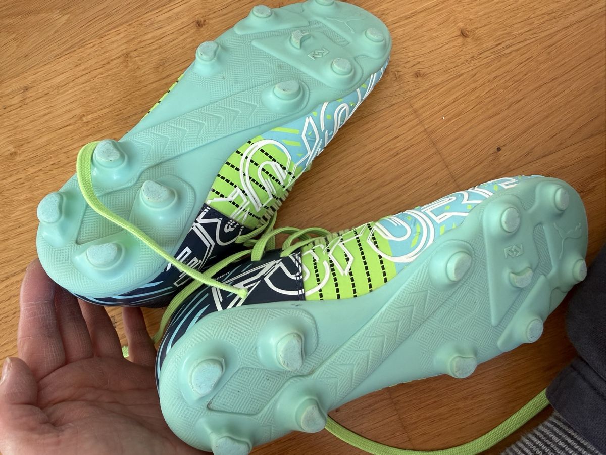 Puma Schuhe für Jungen: Fussballschuhe Gr. 37 – Gebraucht aus Zürich von schanet01 1