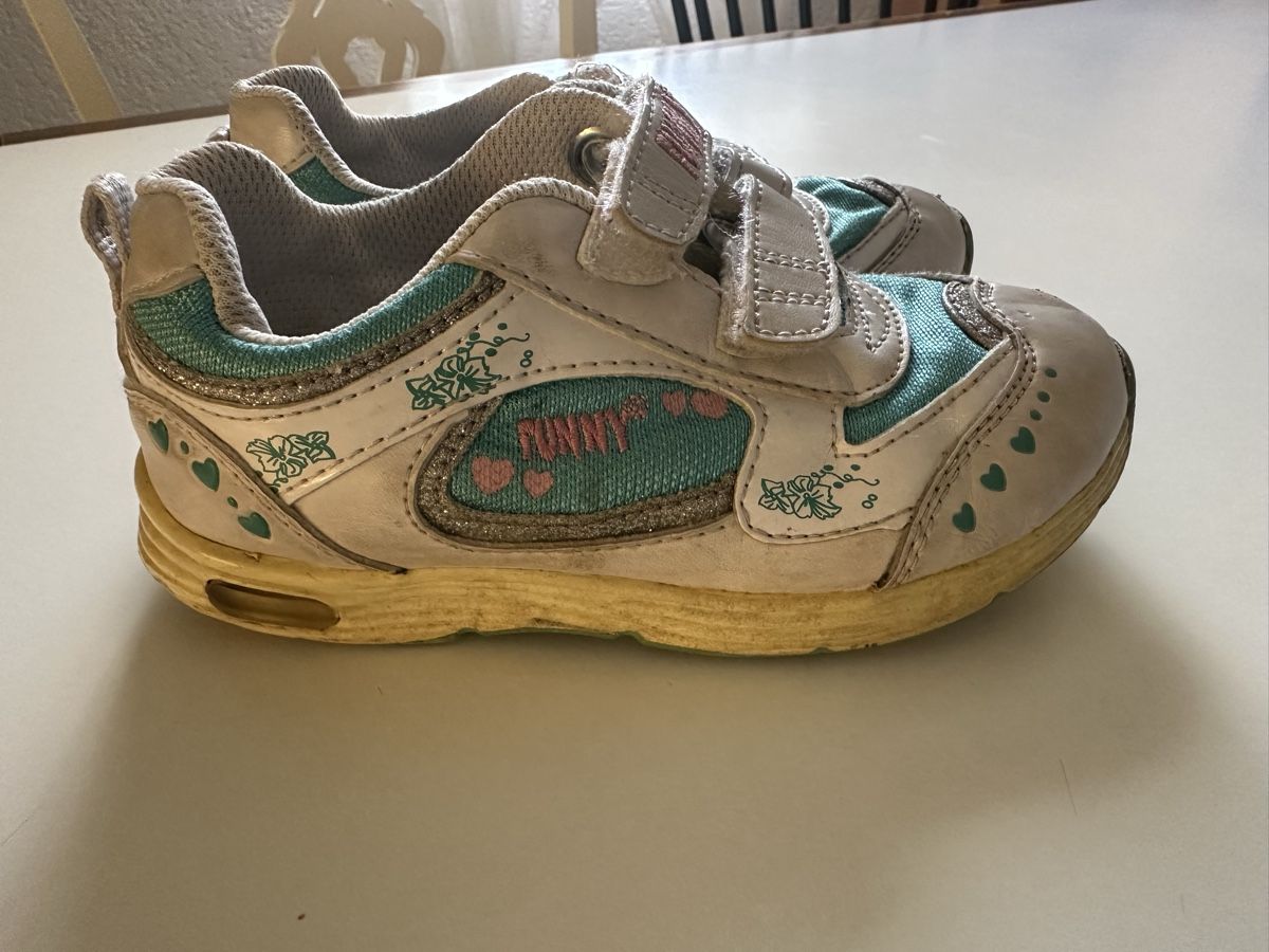 Schuhe für Mädchen: Turnschuhe Gr. 28 – Gebraucht aus Uetendorf von Gar_9pvy 1