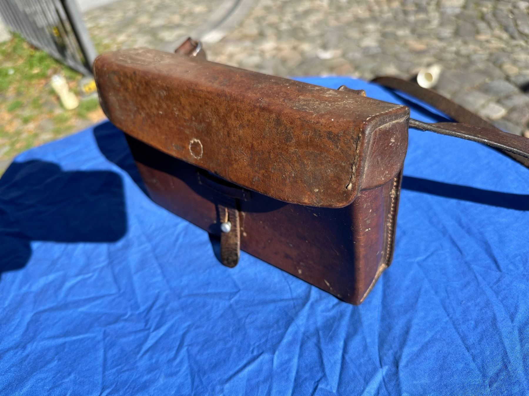 Schweizer Armee Uniformi: Schweizer Militär Ledertasche Kartentasche – Usato da Zürich venduto da atlantis77 1