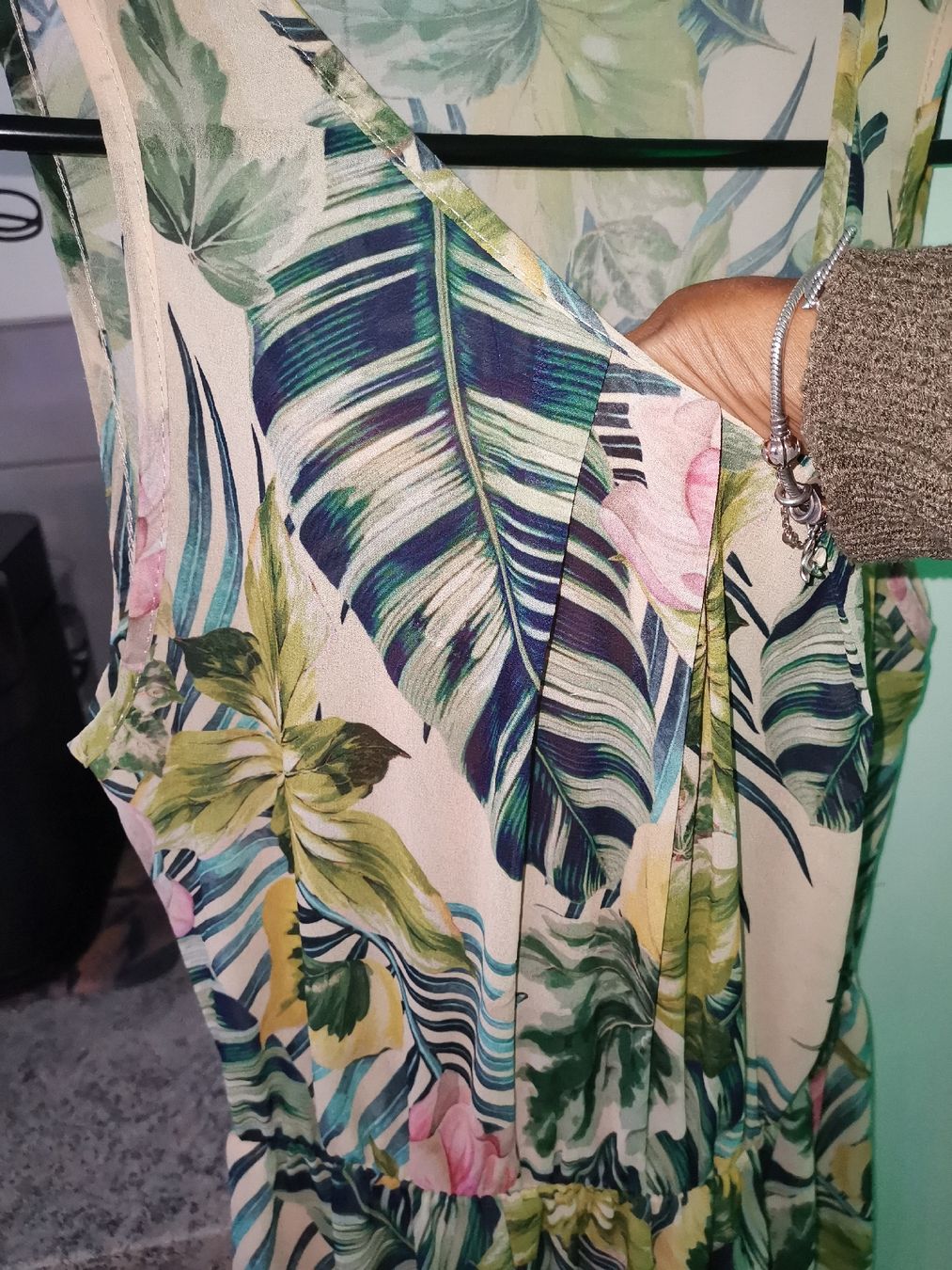 Vestiti: Sommerliches Maxikleid mit Blumenmuster, Grösse M – Usato da basel venduto da lupettone 2