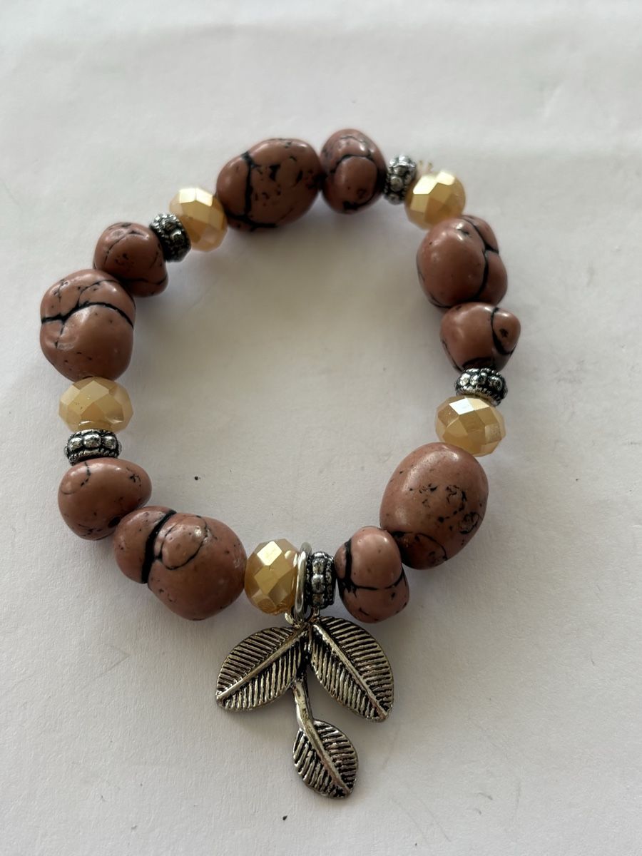 Bracciali & Braccialetti: Armband Steinperlen und Blatt  – Usato da Langnau am Albis venduto da flusspflege 2